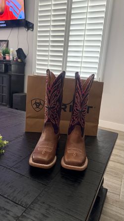 New women’s ariat boots 7 1/2