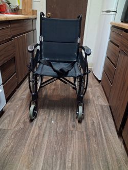 Folding Transport Wheelchair with Seat Belt