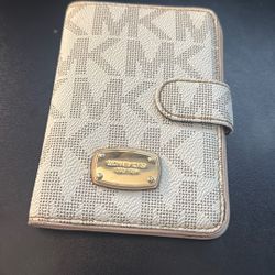 Michael Kors Original PASSPORT WALLET