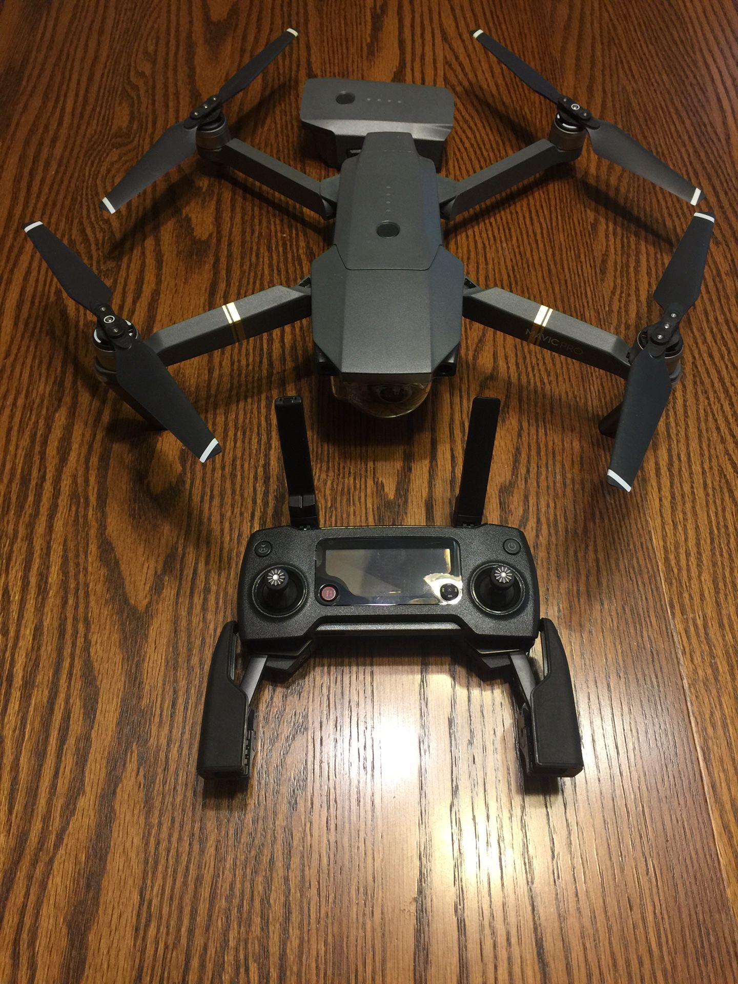 Near new DJI Mavic Pro quad copter / drone with DJI Goggles and more