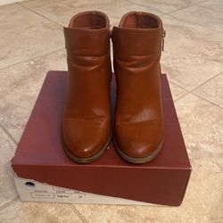 Women’s Size 7 Brown Booties