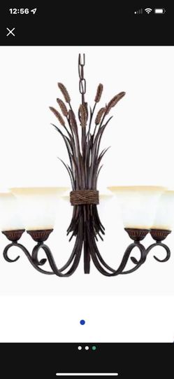 Beautiful Elegant Chandelier! Great working Condition. 30”x30” 