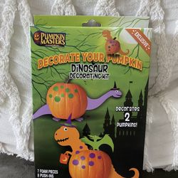 BRAND NEW DINOSAUR DECORATING KIT 
