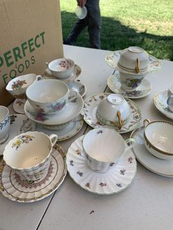 Set Of 12 Tea Cup And Saucers