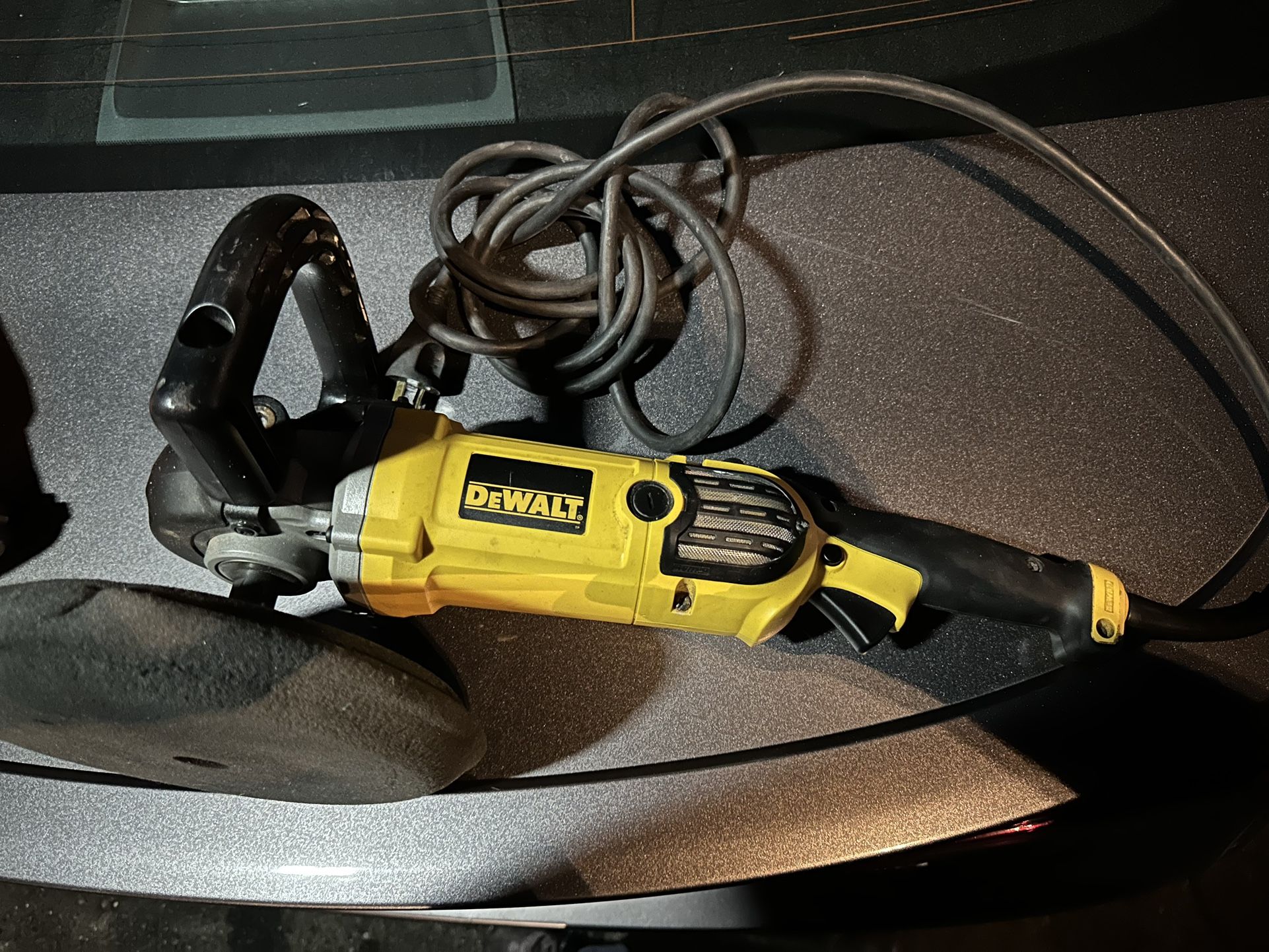 Dewalt 9” Variable Speed Polisher