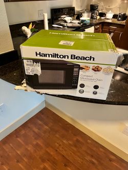Hamilton Beach countertop microwave 0.90CU (900watt)