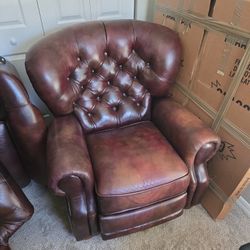 Pair of Luxurious Leather Reclining Armchairs – Timeless Comfort for Any Room!

