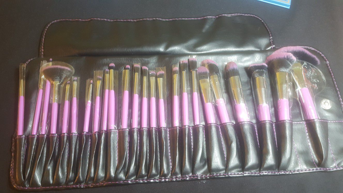 24 makeup brush