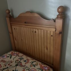 Stanley Twin Wooden Bed 