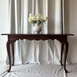Timeless Vintage Broyhill Solid Wood Entry Table – Perfect Condition, All Information In Description
