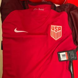 Brand New Mens Nike Red USA Jersey - Size Large