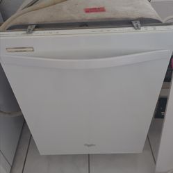 Whirlpool dishwasher - In Working condition