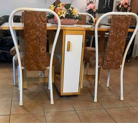 Table & 4 Chairs