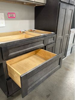 Cabinets of kitchen color Smoker Metallic