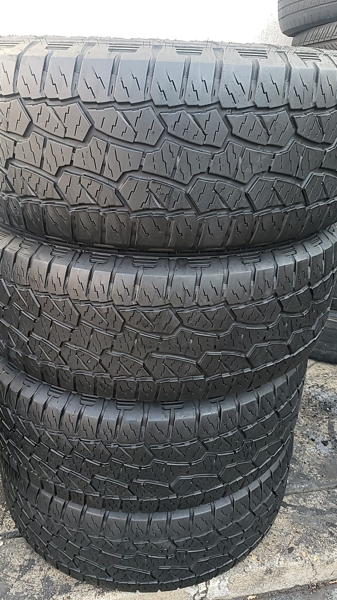 Four matching Hankook dynamo tires for sale 275/55/20