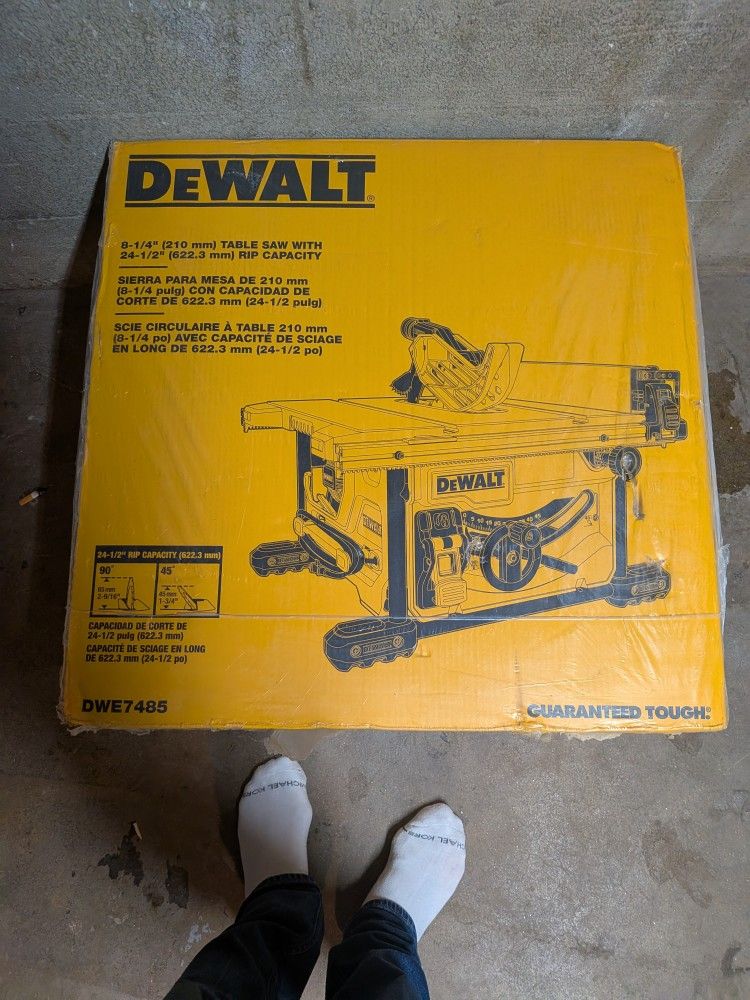 Brand New Dewalt Portable Compact Jobsite Table Saw