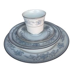 Mikasa Fine China Dresden Rose L9009 – 5 Piece Set – Japan – Vintage