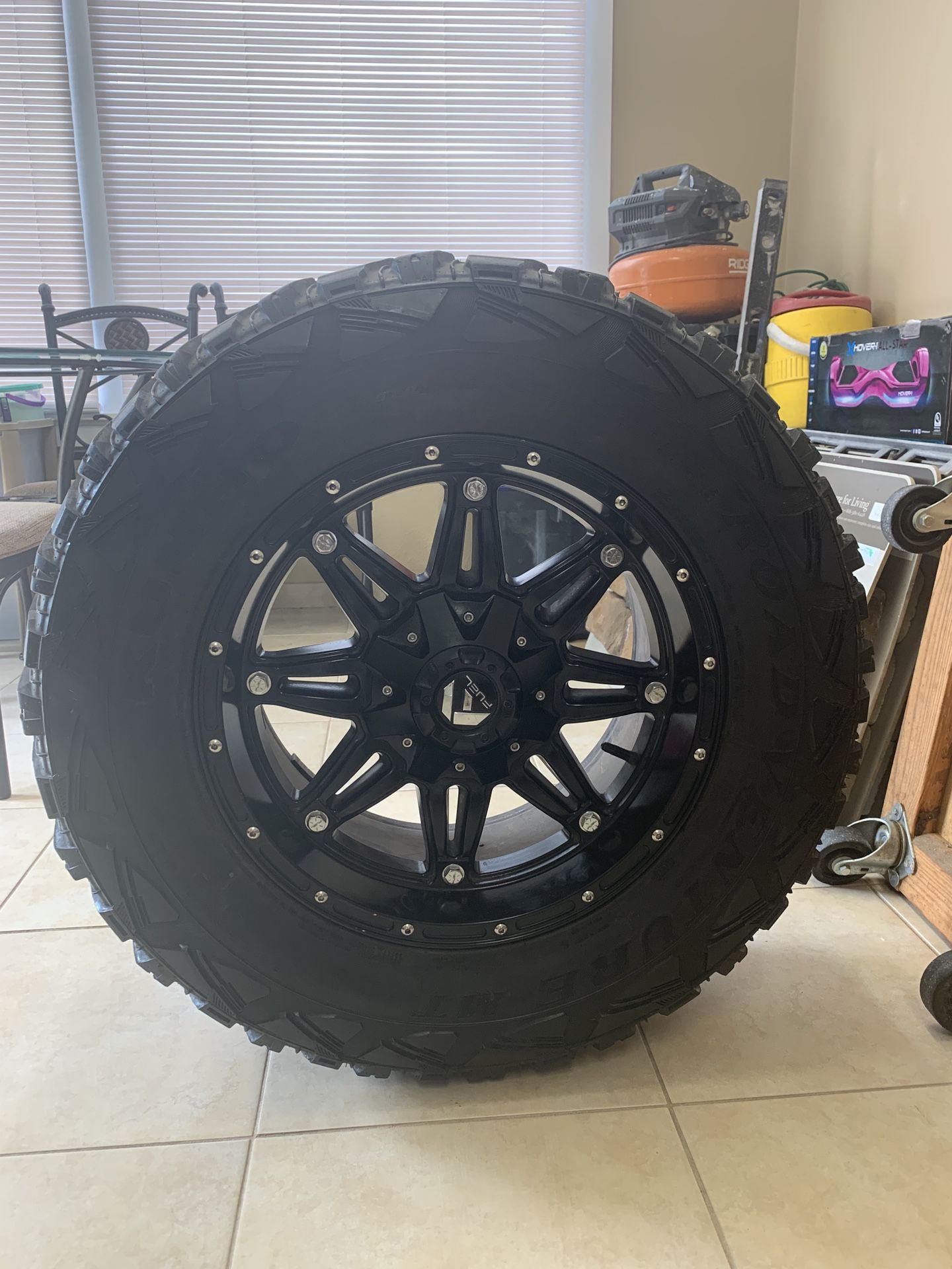 33/12.5/18 rims and tires
