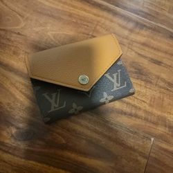Small Tri-fold Wallet