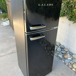 Small Retro Refrigerator 