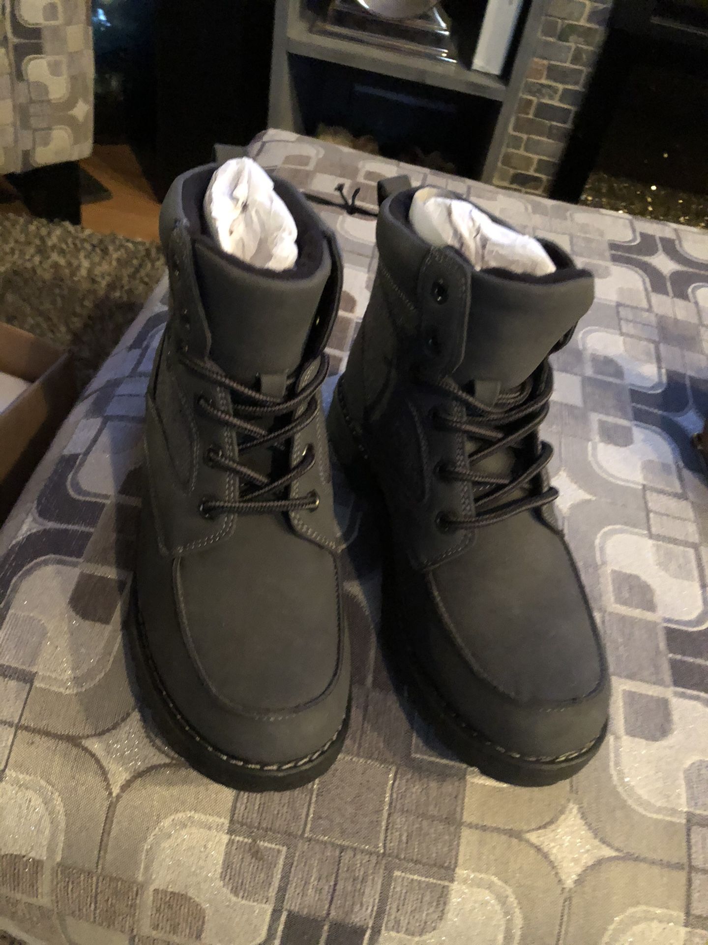 Boys Boots size 4