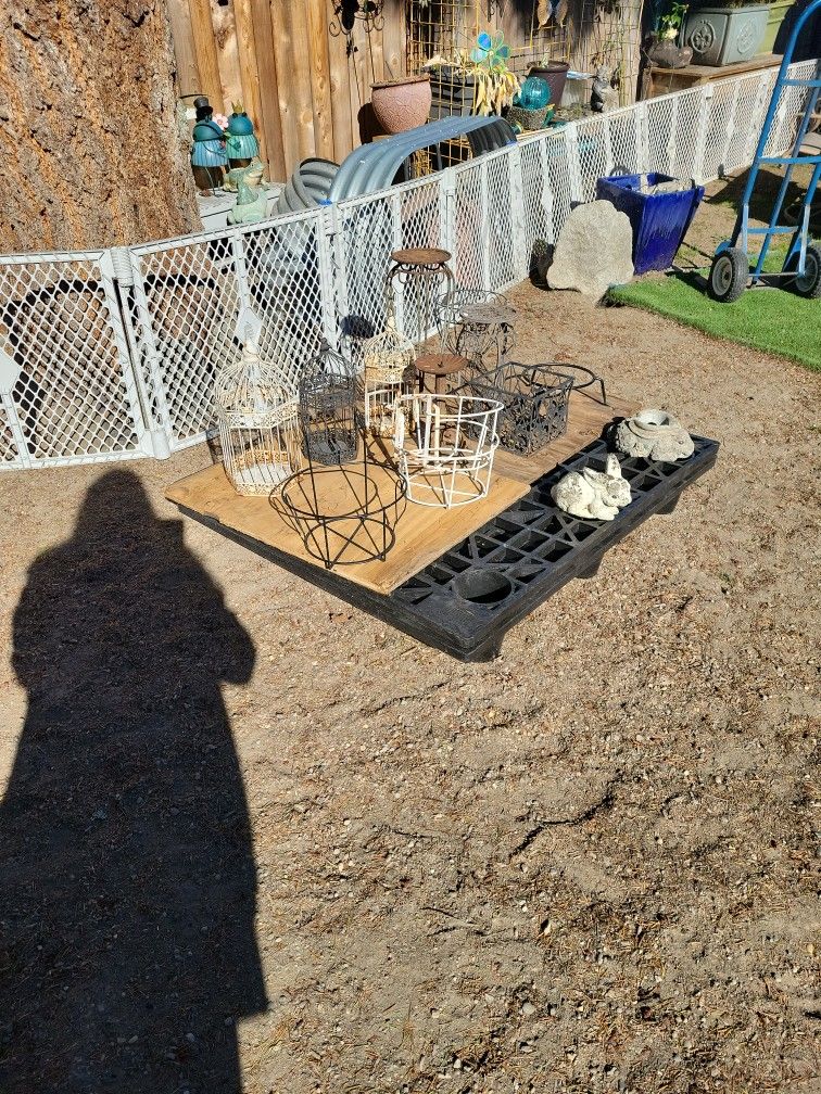 Pot Holders And Yard Decoration 