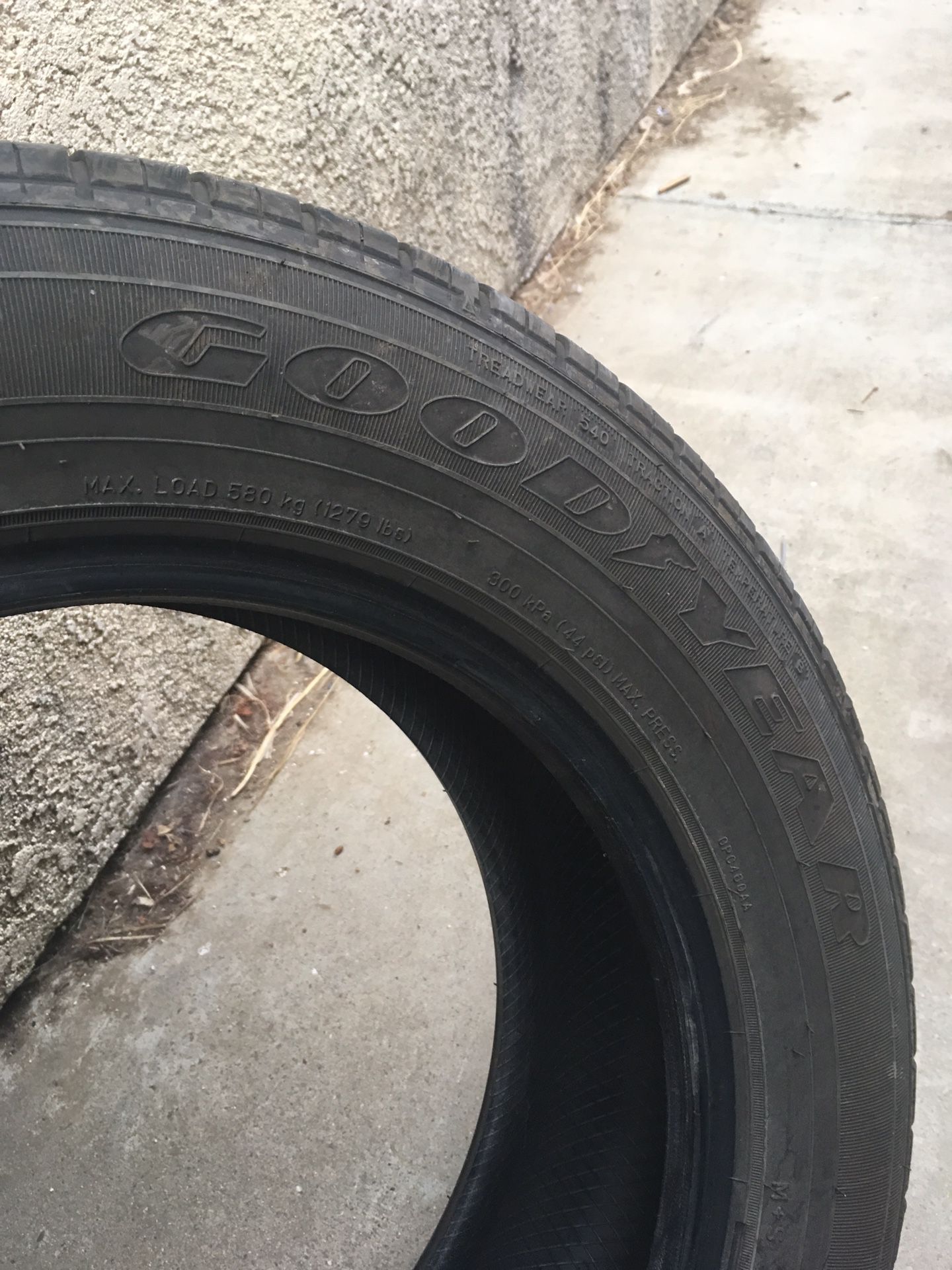 2 tires Good year and Dunlop