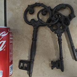 Vintage looking metal keys 