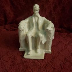 Abraham Lincoln Statue Piece, 8in Tall X 7in Wide