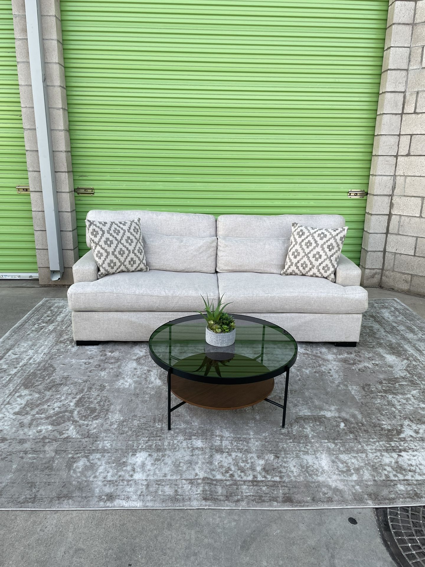 *Free Delivery* Modern Couch Sofa 3 Seater 
