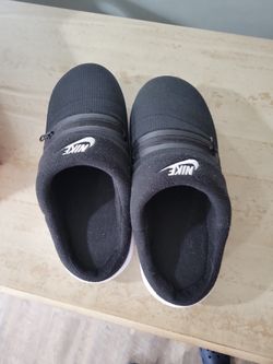 Size 9 Men Nike Burrow NA used 