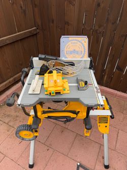 DEWALT 10-in 15 -Amp Portable Jobsite Table Saw with Foldable Rolling Stand