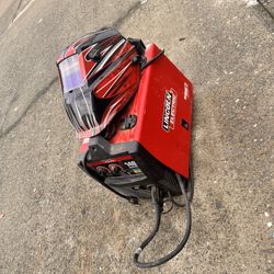 Lincoln Electric 140 Amp Weld pak HD With Auto Darkening Welding Helmet 