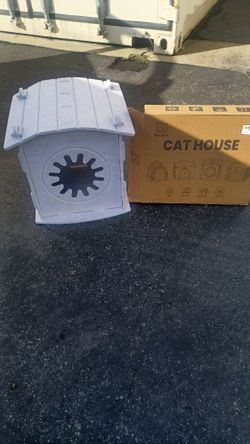 Don't Leave Your Cat Out N The Cold ! Cat House NEW$10 EACH