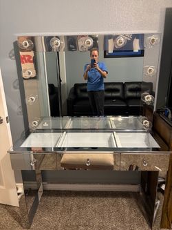 Hollywood Vanity Mirror with Lights and Desk