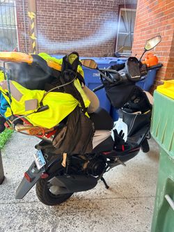 150 cc scooter. Mint.