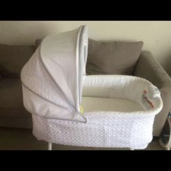 Baby Bassinet Delta Children Gliding Bassinet 