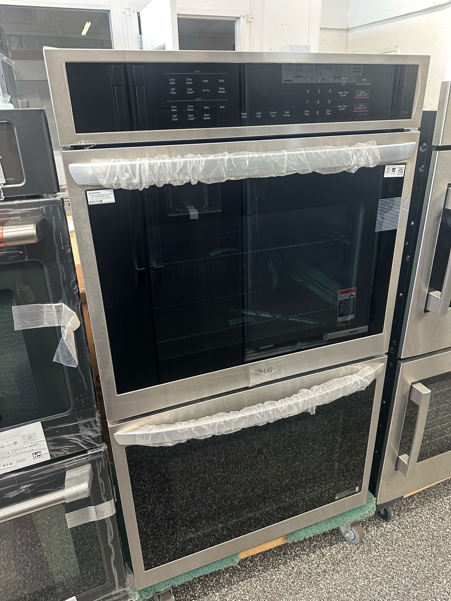 30” LG THINQ DOUBLE WALL OVEN WITH AIRFRY
