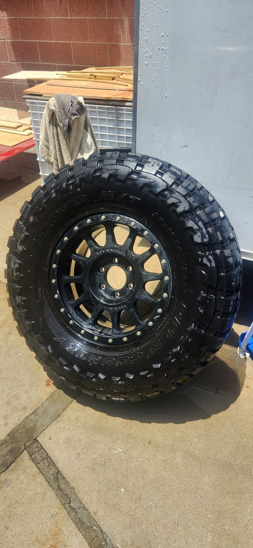 New TOYO M/T 37x13.50R18