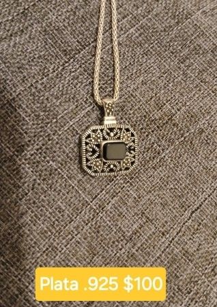 . 925 SILVER NECKLACE WITH BLACK STONE