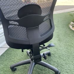 Alera Multifunction  Office Mesh Chair 