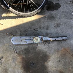 TORQUE WRENCH