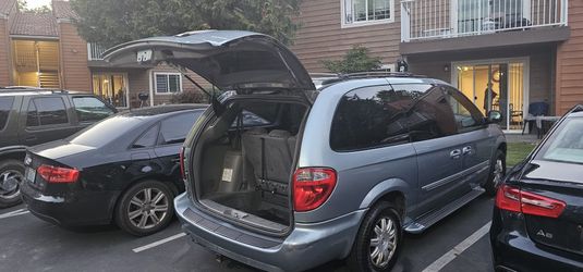 2005 Chrysler Town & Country