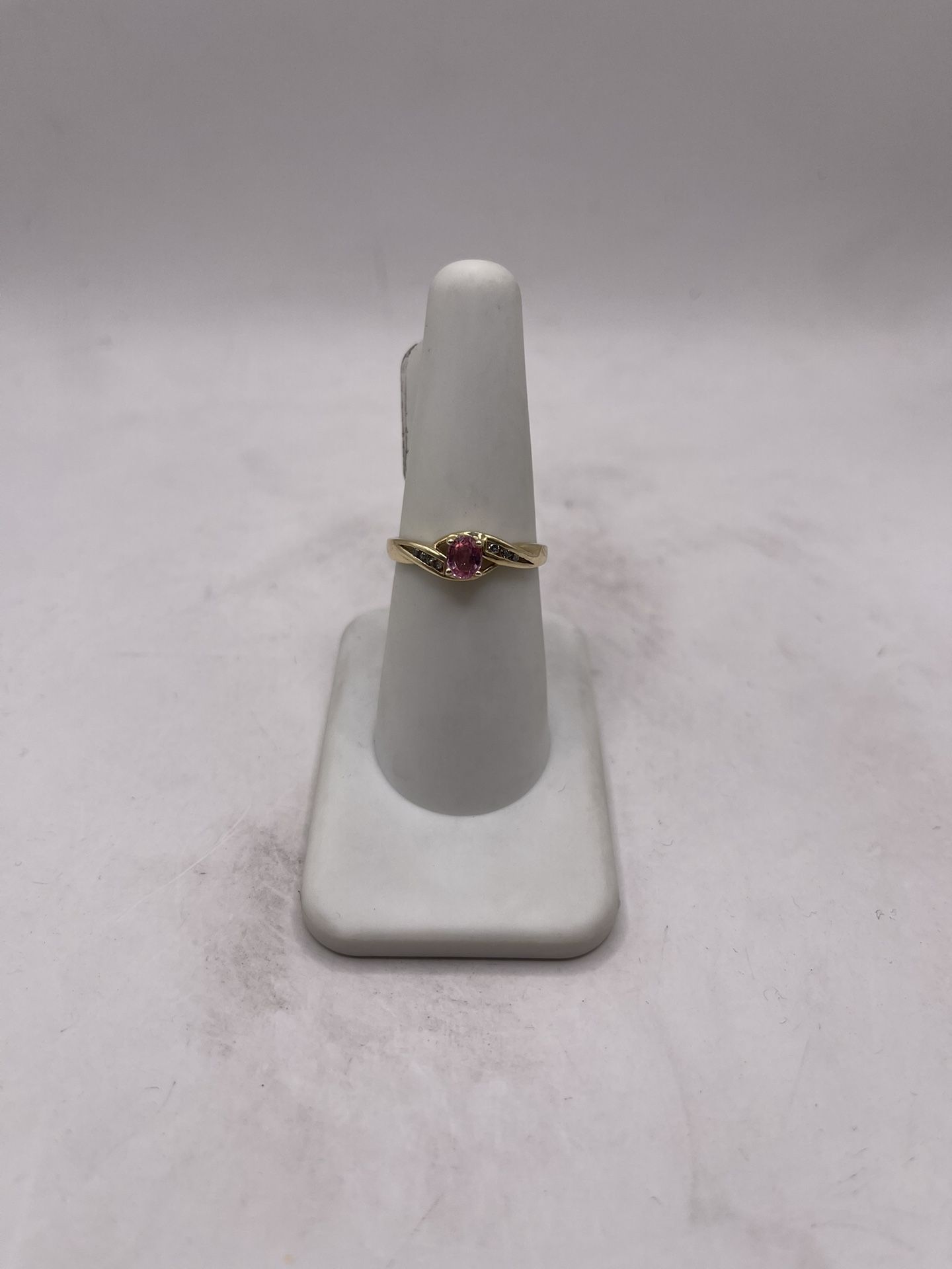 14kt Gold Engagement Style Ring w/ Dia Chips