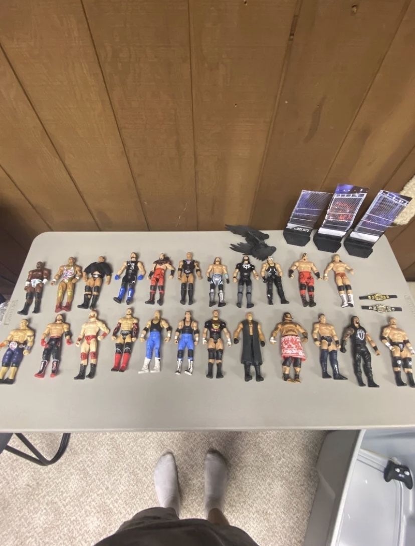 🚨WAS $300, Must Go $125 🚨 WWE Figures Lot & Arenas (3)
