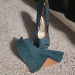 womens heels 8.5 green suede 