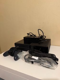 Original Xbox One with Wired Controller & 3 Games – Ready to Play