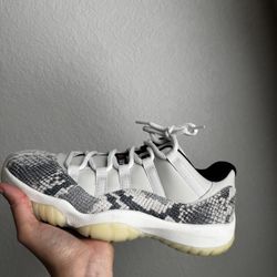 Air Jordan 11 Retro Low “Light bone” Snakeskin