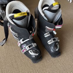 Salomon Women Ski Boots Size 26.5