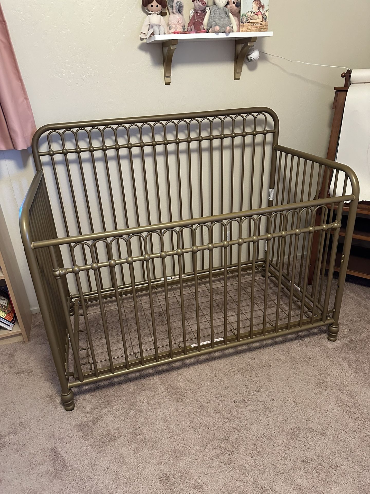 Gold 3 In 1 Convertible Crib!